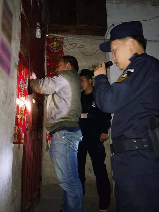 铜仁地区粗心妈妈误将幼女锁家中 